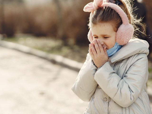 Prévenir les allergies hivernales : gestes simples et efficaces